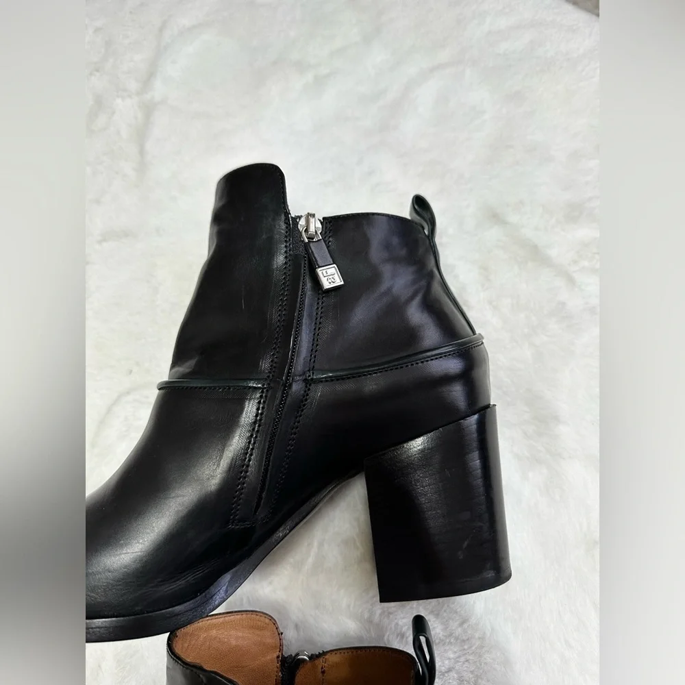 Alberto Fermani Black Leather Ankle Boots